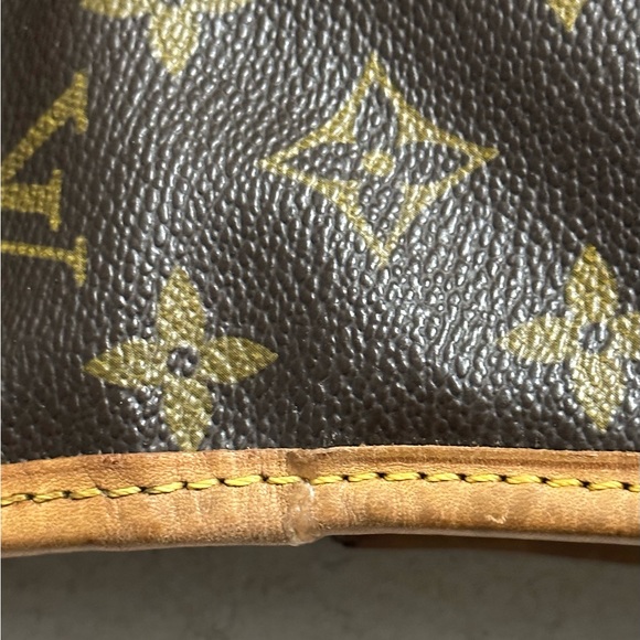 LOUIS VUITTON Monogram Beverly GM Briefcase - Picture 9 of 16